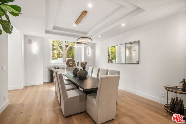 930 N Tigertail Road, Los Angeles, CA 90049