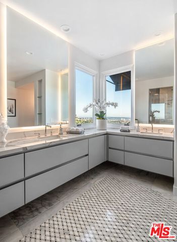 930 N Tigertail Road, Los Angeles, CA 90049