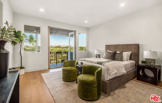 930 N Tigertail Road, Los Angeles, CA 90049