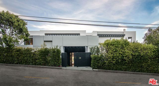 930 N Tigertail Road, Los Angeles, CA 90049