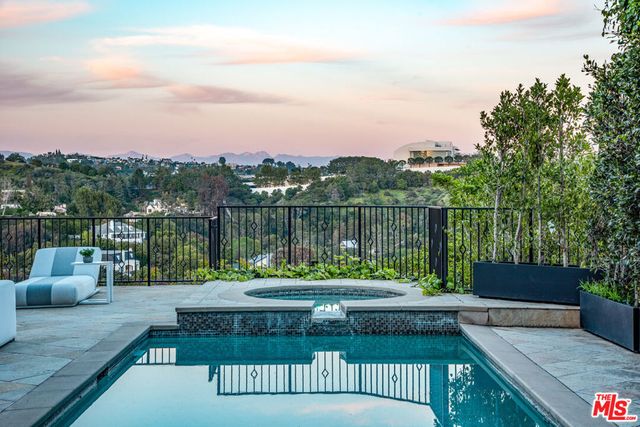 930 N Tigertail Road, Los Angeles, CA 90049