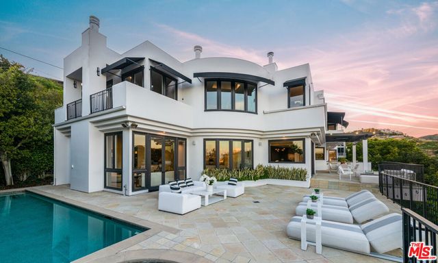 930 N Tigertail Road, Los Angeles, CA 90049