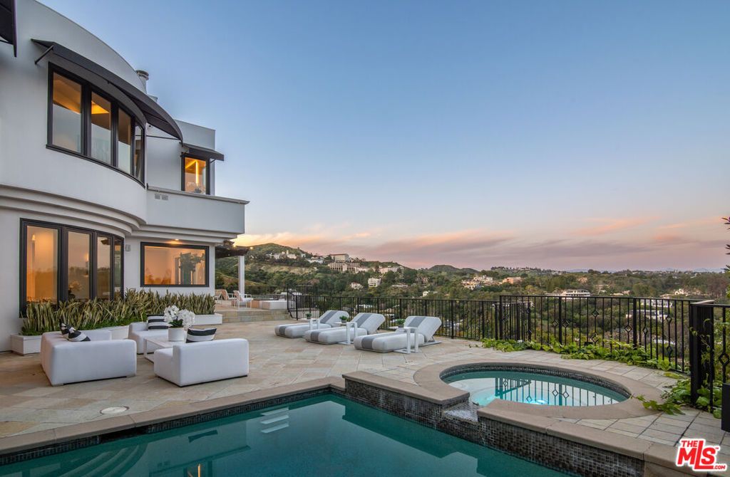 930 N Tigertail Road, Los Angeles, CA 90049