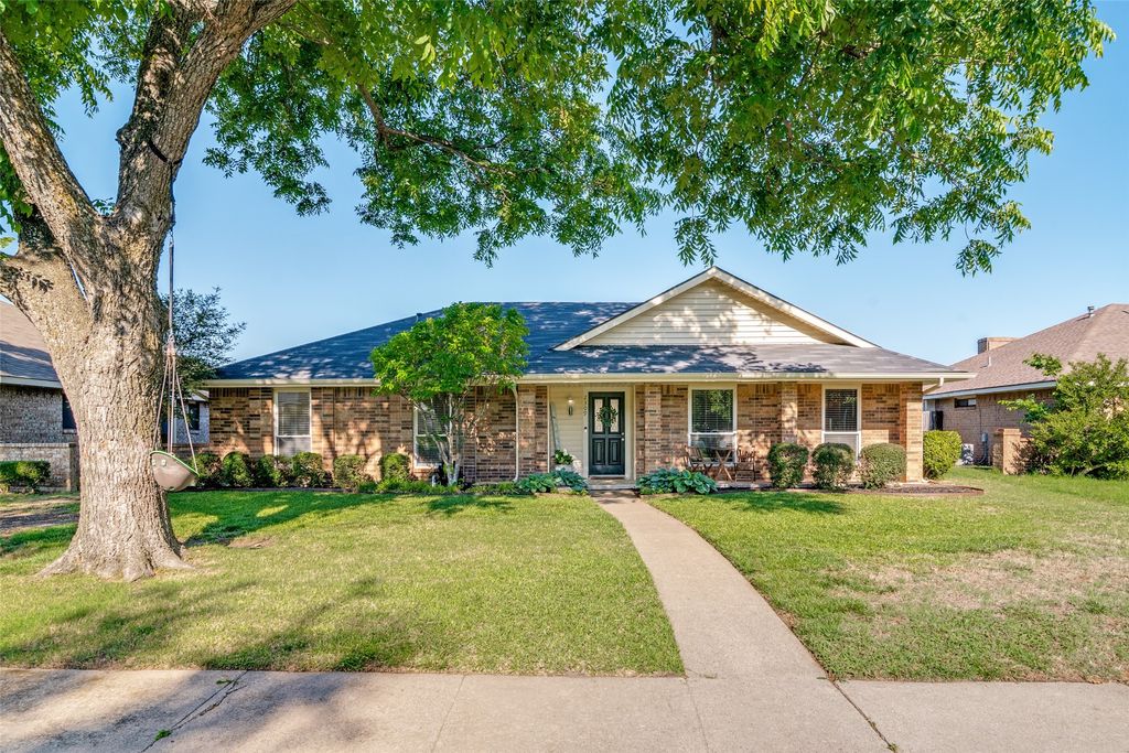2309 Woodrow Way, Rowlett, TX 75088