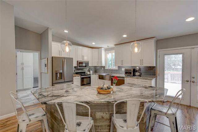 2424 Crislisa Drive, Alton, IL 62002