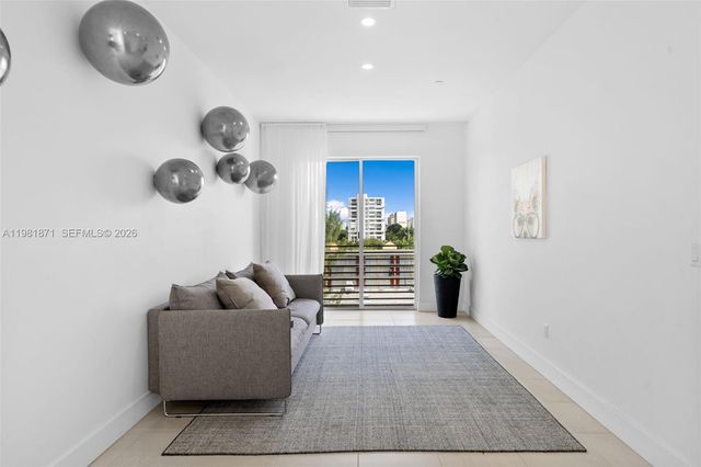 1034 NE 18th Ave 205, Fort Lauderdale, FL 33304