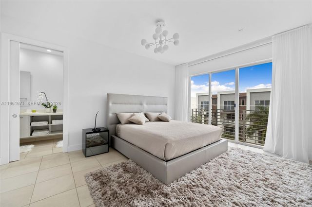 1034 NE 18th Ave 205, Fort Lauderdale, FL 33304