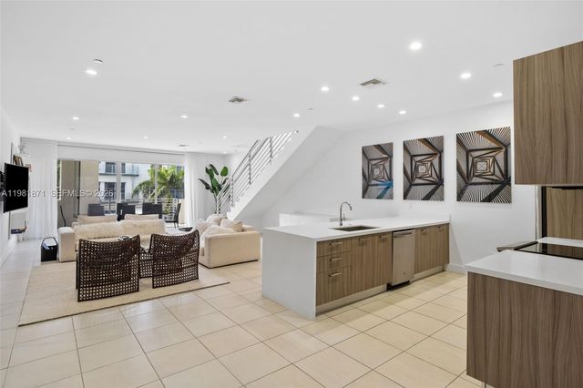 1034 NE 18th Ave 205, Fort Lauderdale, FL 33304