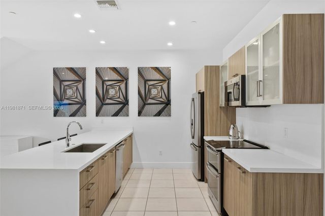 1034 NE 18th Ave 205, Fort Lauderdale, FL 33304