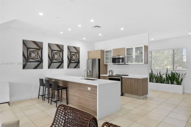 1034 NE 18th Ave 205, Fort Lauderdale, FL 33304