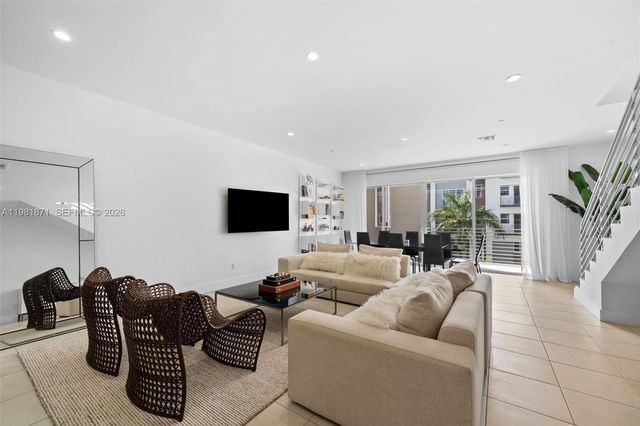 1034 NE 18th Ave 205, Fort Lauderdale, FL 33304