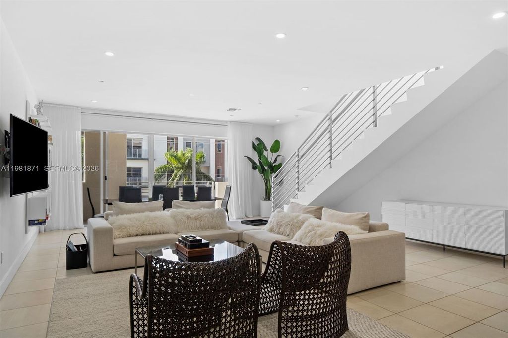 1034 NE 18th Ave 205, Fort Lauderdale, FL 33304