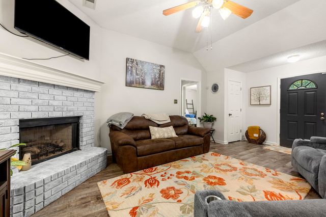 105 COUNTRYWOOD LN LN S, Oakland, TN 38060