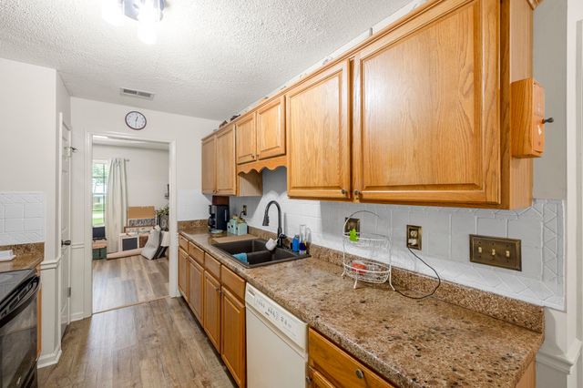 105 COUNTRYWOOD LN LN S, Oakland, TN 38060