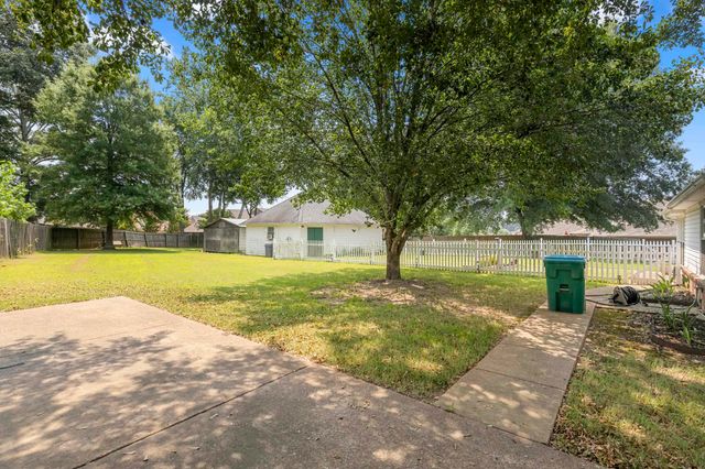 105 COUNTRYWOOD LN LN S, Oakland, TN 38060