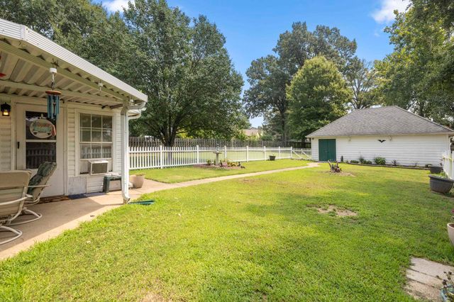 105 COUNTRYWOOD LN LN S, Oakland, TN 38060