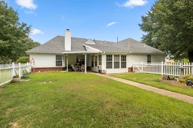 105 COUNTRYWOOD LN LN S, Oakland, TN 38060