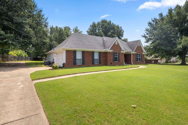 105 COUNTRYWOOD LN LN S, Oakland, TN 38060