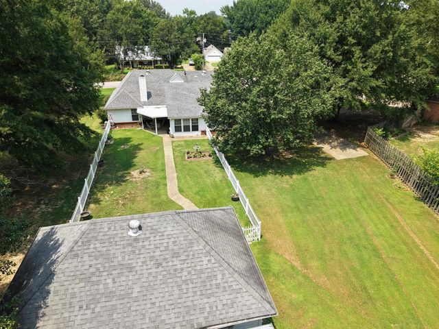 105 COUNTRYWOOD LN LN S, Oakland, TN 38060