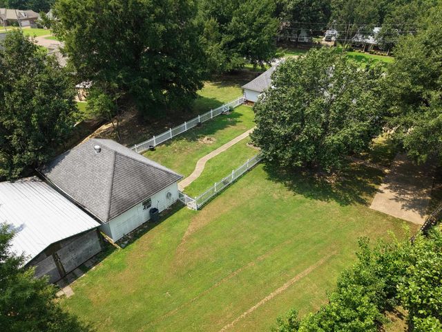 105 COUNTRYWOOD LN LN S, Oakland, TN 38060