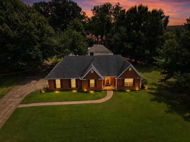 105 COUNTRYWOOD LN LN S, Oakland, TN 38060