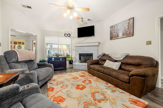 105 COUNTRYWOOD LN LN S, Oakland, TN 38060