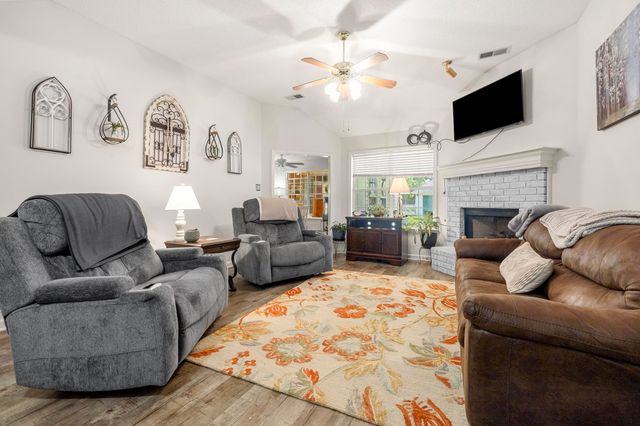 105 COUNTRYWOOD LN LN S, Oakland, TN 38060