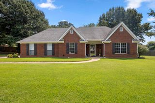105 COUNTRYWOOD LN LN S, Oakland, TN 38060