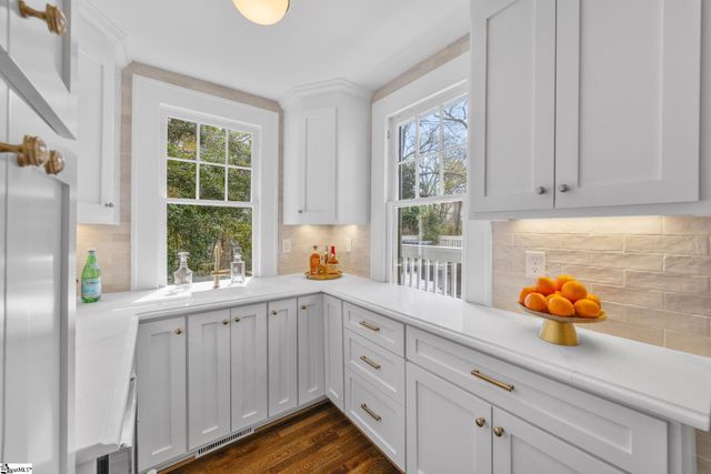 100 Overbrook Circle, Greenville, SC 29607