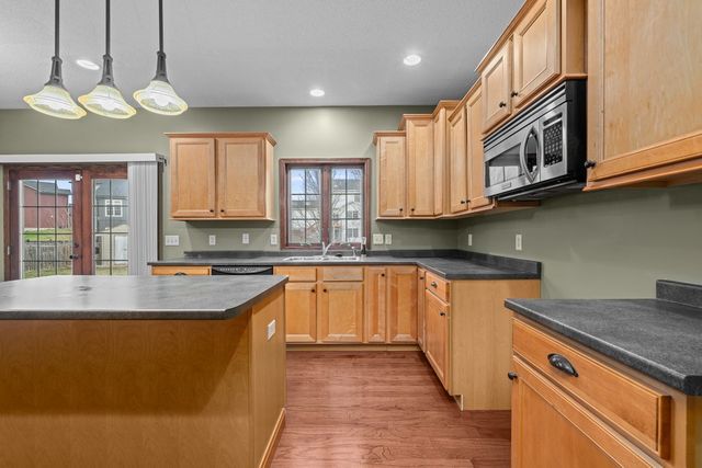 1338 W 61st Street, Davenport, IA 52806