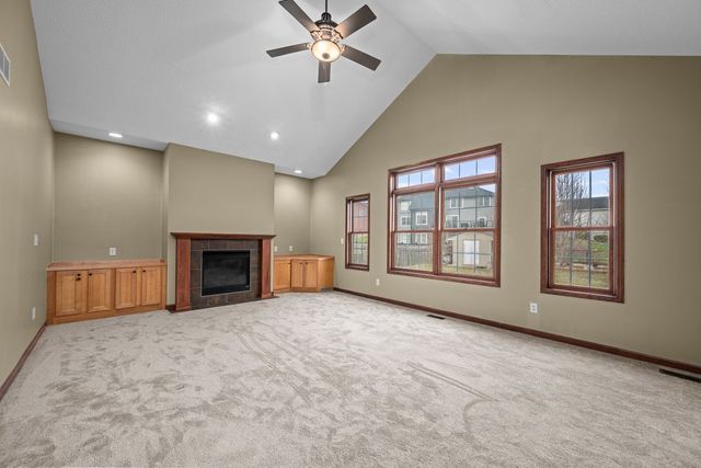 1338 W 61st Street, Davenport, IA 52806