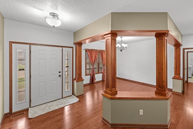 1338 W 61st Street, Davenport, IA 52806