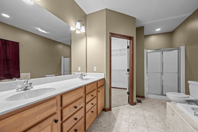 1338 W 61st Street, Davenport, IA 52806