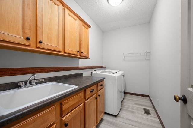 1338 W 61st Street, Davenport, IA 52806