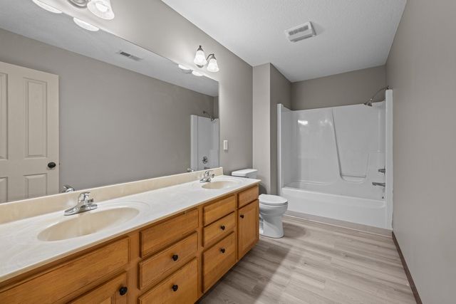 1338 W 61st Street, Davenport, IA 52806