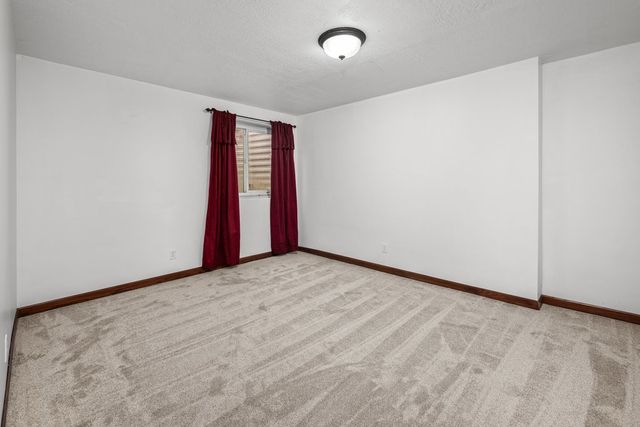 1338 W 61st Street, Davenport, IA 52806