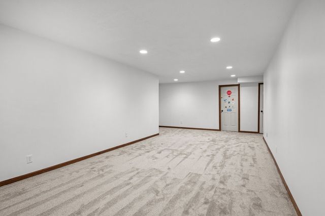 1338 W 61st Street, Davenport, IA 52806