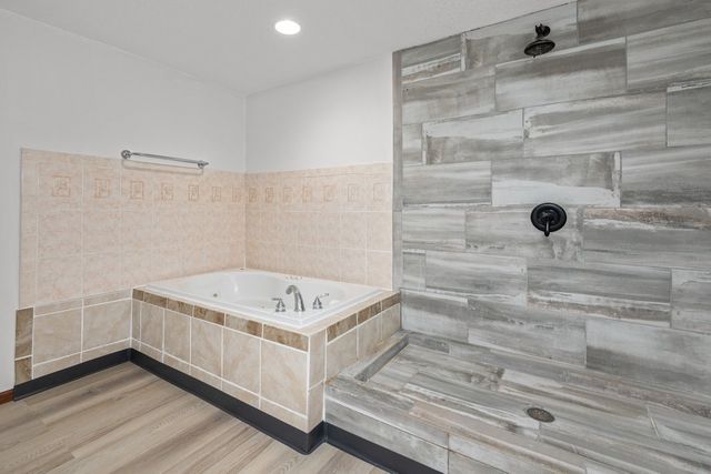 1338 W 61st Street, Davenport, IA 52806