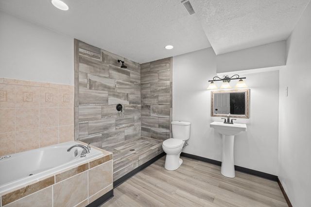 1338 W 61st Street, Davenport, IA 52806