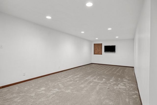 1338 W 61st Street, Davenport, IA 52806