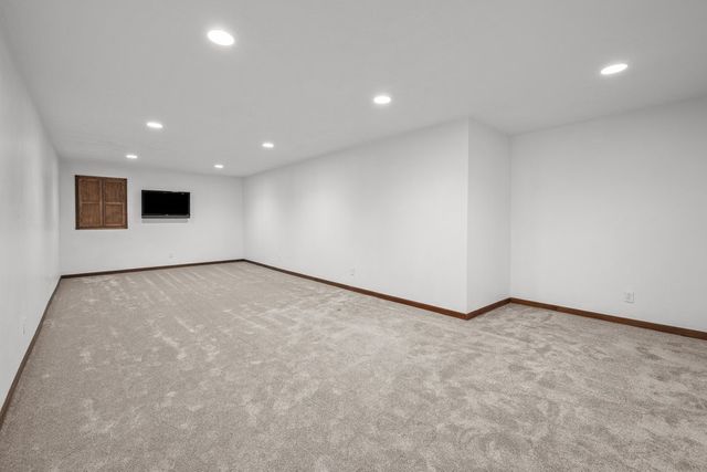 1338 W 61st Street, Davenport, IA 52806