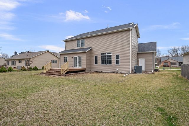 1338 W 61st Street, Davenport, IA 52806