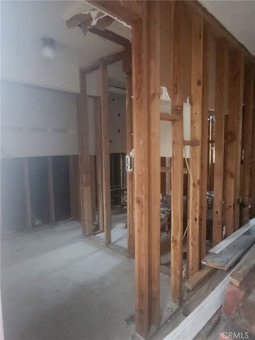 1034 N Enid Avenue, Azusa, CA 91702