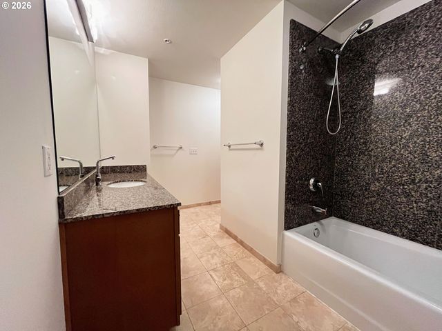 2335 Nw RALEIGH St A233, Portland, OR 97210