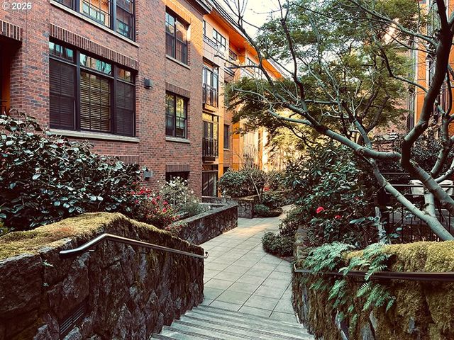 2335 Nw RALEIGH St A233, Portland, OR 97210