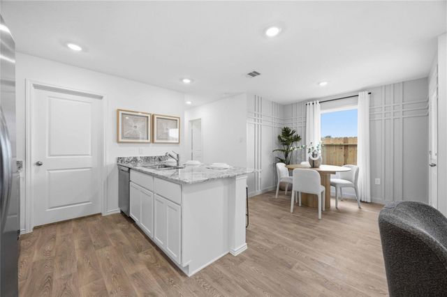 6005 Pineapple Street, Houston, TX 77048