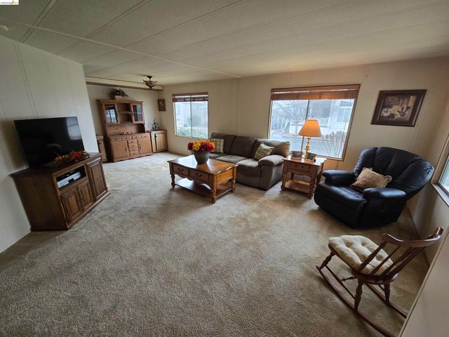 131 Banyon Dr, Pittsburg, CA 94565