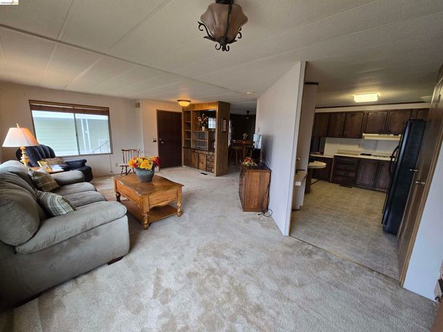 131 Banyon Dr, Pittsburg, CA 94565