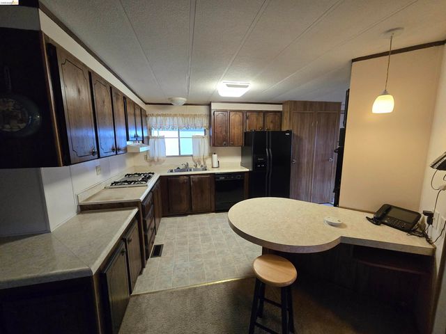 131 Banyon Dr, Pittsburg, CA 94565