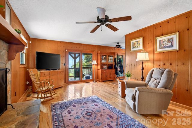 1347 Wipprecht Drive, Spruce Pine, NC 28777